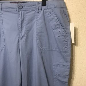 Gloria Vanderbilt Blue size 10 Capris NWT